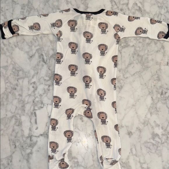 Adorable Lion and Striped Baby Footie Bundle 3/6M - Picture 3 of 7